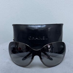 CHANEL Black Oversized Sunglasses